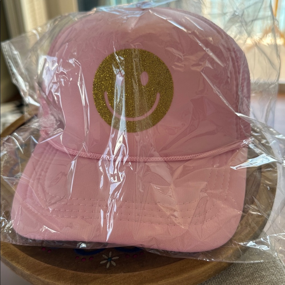 Stylish HAPPY FACE - Trucker Hat with Gold Smiley Face - Picture 7 of 7